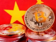 sūnus prašo bitcoin investuojančio tėčio